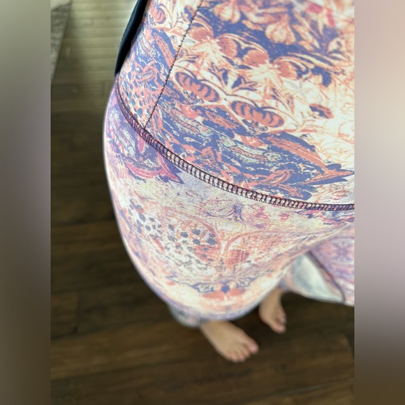 Evolution and Creation Leggings Athletic Activewear Yoga Meditation Size Small - Picture 5 of 9